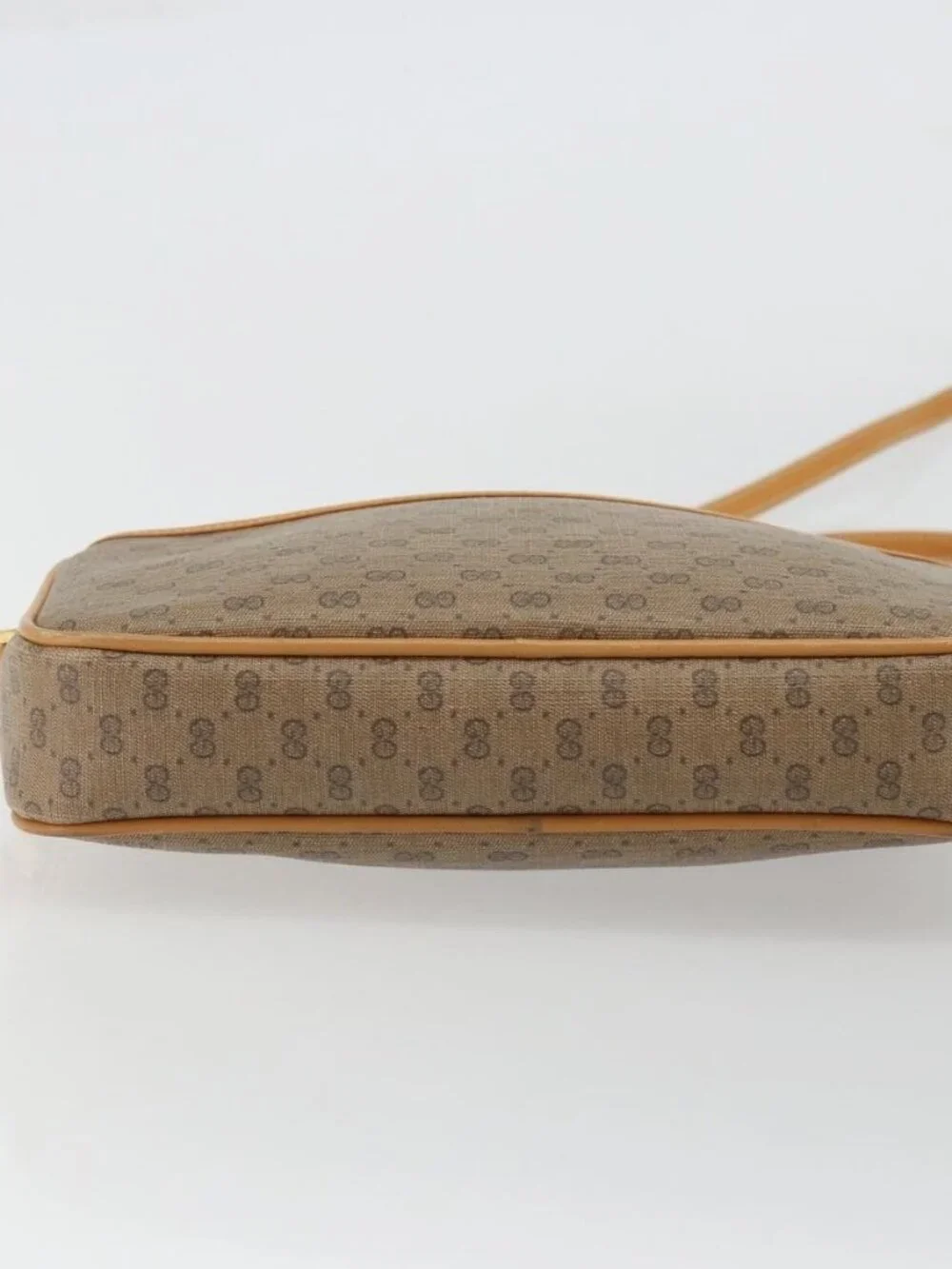 Gucci brand	gucci color	beige